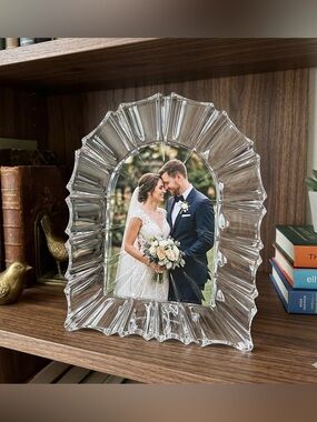 VINTAGE MIKASA "MONARCH" CATHEDRAL ARCH CRYSTAL PICTURE FRAME